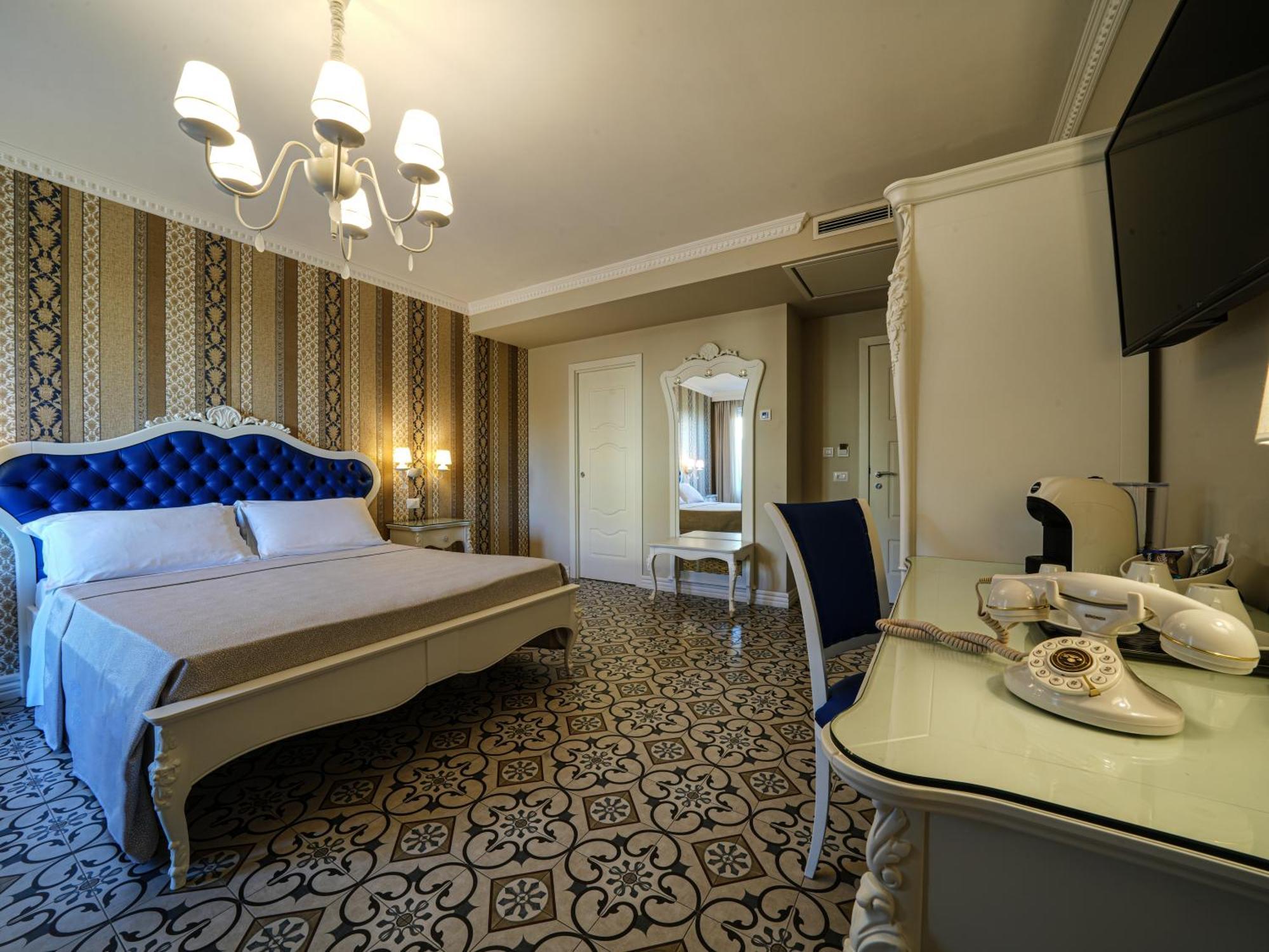 Sui Generis Luxury *